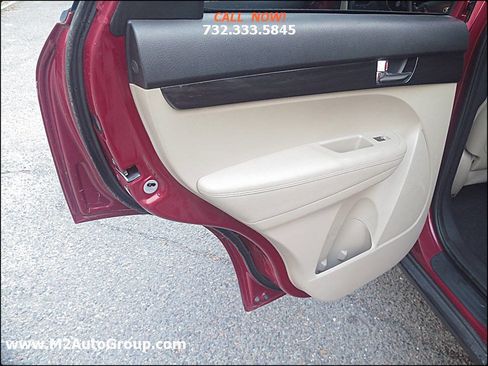 Used 2011 Kia Sorento LX image 18