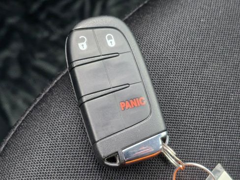 Used 2018 Jeep Renegade Altitude image 34