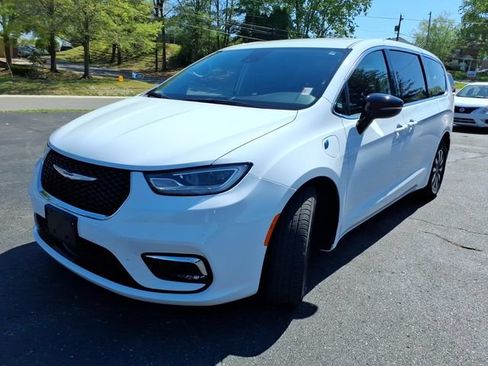 Used 2024 Chrysler Pacifica Limited FWD image 26