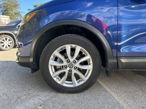 Used 2020 Nissan Rogue Sport SV image 11