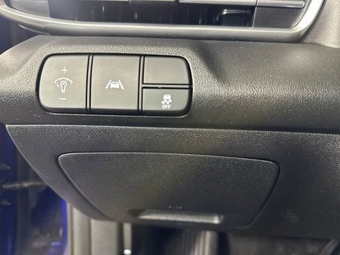 Used 2023 Hyundai Elantra SEL w/ Preferred Accessory Package image 18