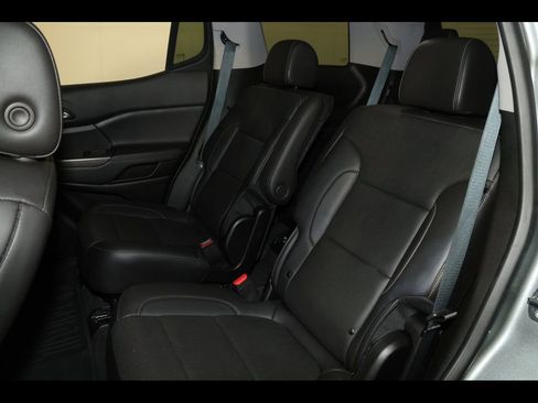 Used 2023 GMC Acadia SLT w/ Elevation Edition image 18