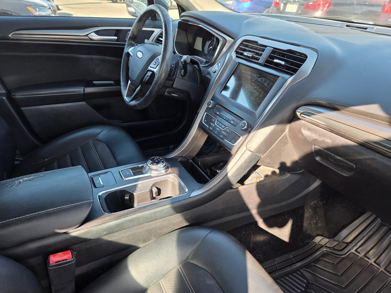 Used 2017 Ford Fusion SE w/ Equipment Group 201A FWD image 14