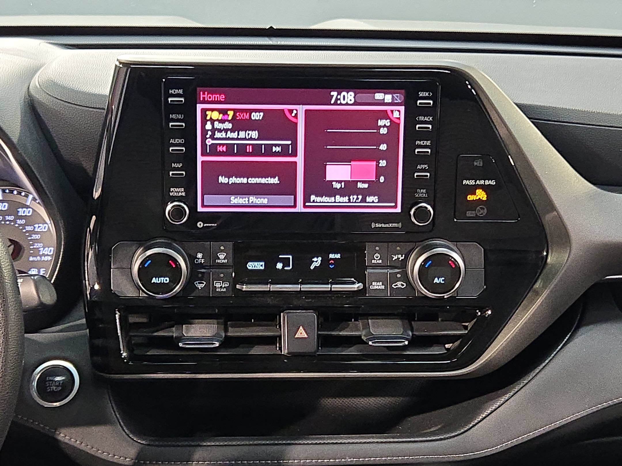 Used 2021 Toyota Highlander L FWD image 14