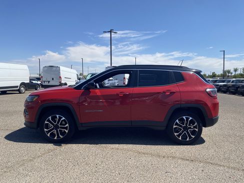 Used 2023 Jeep Compass Limited AWD/4WD image 3
