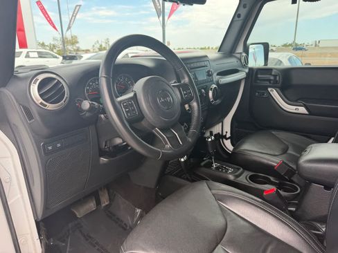 Used 2017 Jeep Wrangler Unlimited Rubicon w/ Connectivity Group AWD/4WD image 2