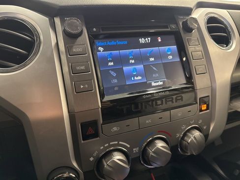 Used 2017 Toyota Tundra SR5 w/ SR5 Upgrade Package AWD/4WD image 40
