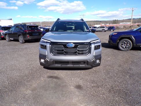 Used 2026 Subaru Outback Premium AWD/4WD image 2