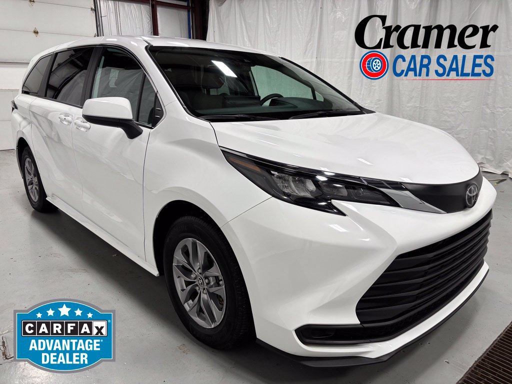 Used 2026 Toyota Sienna LE FWD image 1