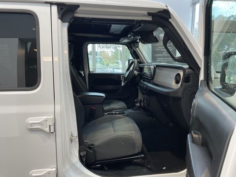 Used 2024 Jeep Wrangler Unlimited AWD/4WD image 35