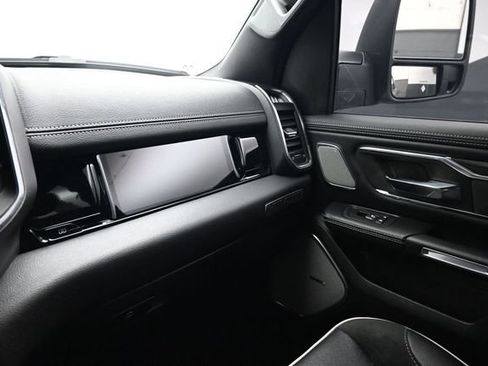 Used 2025 RAM 1500 Laramie AWD/4WD image 11