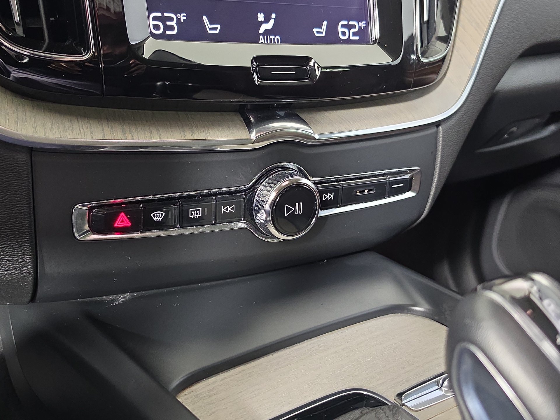Used 2018 Volvo XC60 T6 Inscription w/ Convenience Package AWD/4WD image 17