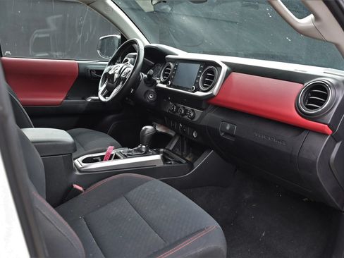 Used 2020 Toyota Tacoma SR5 RWD image 13