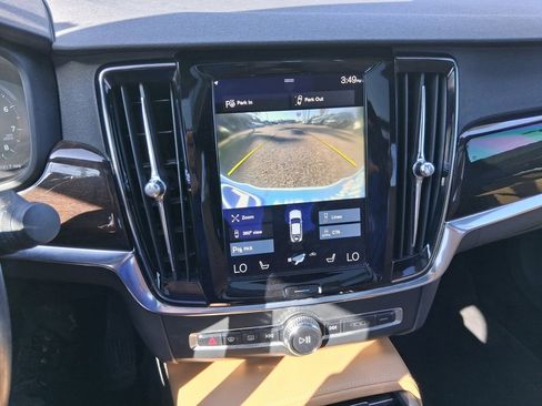 Used 2018 Volvo S90 T5 Momentum w/ Convenience Package image 15