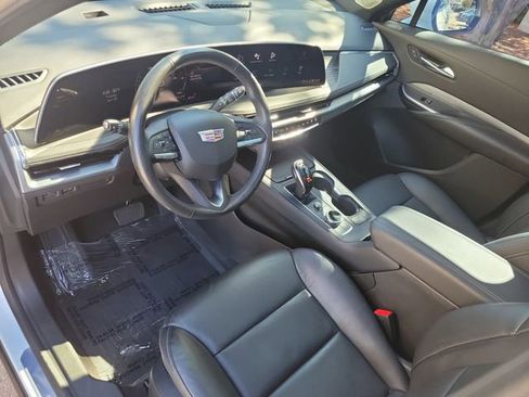 Certified 2024 Cadillac XT4 Premium Luxury FWD image 17