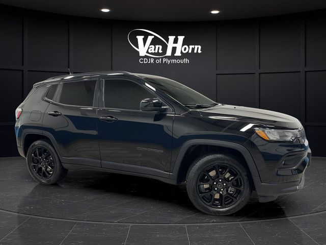 Used 2025 Jeep Compass Latitude w/ Altitude Special Edition AWD/4WD image 1
