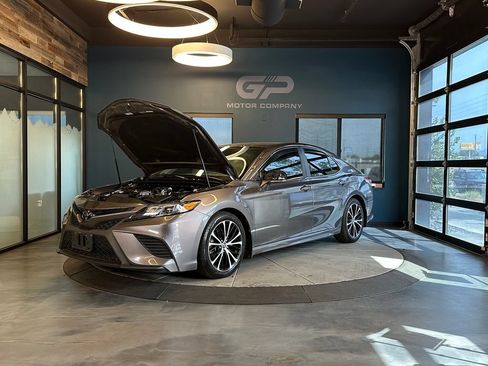 Used 2020 Toyota Camry SE w/ Moonroof Package AWD/4WD image 25