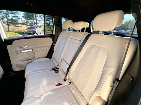 Used 2025 Mercedes-Benz GLB 250 4MATIC image 28