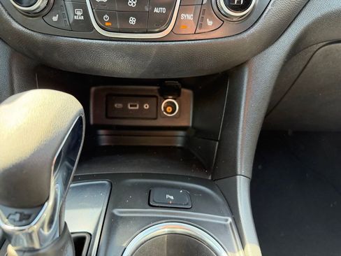 Used 2024 Chevrolet Equinox LT image 9