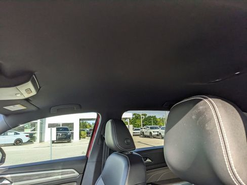 Used 2023 Volkswagen Atlas Cross Sport SE image 19