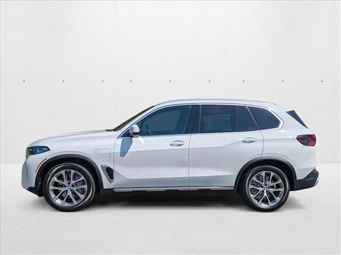 Used 2026 BMW X5 xDrive50e w/ Premium Package image 9