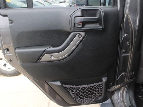 Used 2018 Jeep Wrangler Unlimited Sport S AWD/4WD image 9