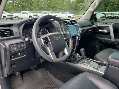 Used 2022 Toyota 4Runner Limited AWD/4WD image 25