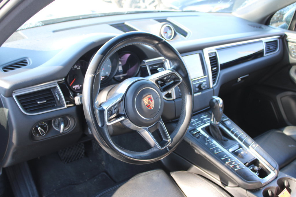 Used 2015 Porsche Macan S AWD/4WD image 31
