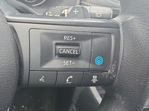 Used 2024 Nissan Rogue SV AWD/4WD image 14