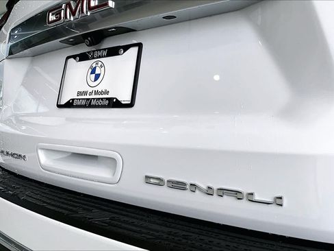 Used 2022 GMC Yukon XL Denali RWD image 9