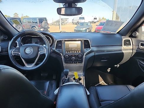 Used 2017 Jeep Grand Cherokee Limited image 3