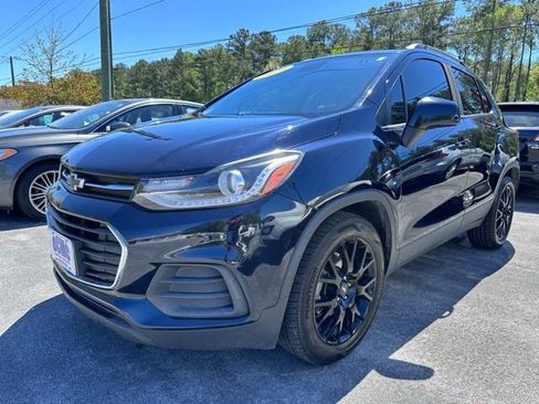 Used 2021 Chevrolet Trax LT w/ Sport Edition image 3