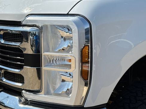 Used 2024 Ford F250 XLT w/ FX4 Off-Road Package AWD/4WD image 3
