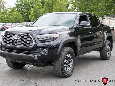 Used 2022 Toyota Tacoma TRD Off-Road w/ Black Out Package (TMS) AWD/4WD image 13