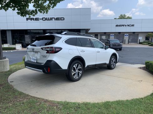 Used 2021 Subaru Outback Touring w/ Popular Package #2 AWD/4WD image 10