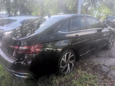 Used 2025 Volkswagen Jetta SEL FWD image 4