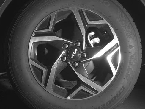 Used 2025 Kia Sportage LX image 13