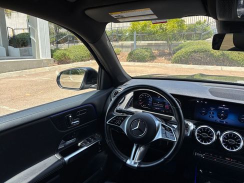 Used 2024 Mercedes-Benz GLB 250 image 35