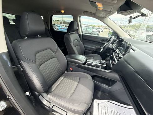 Certified 2025 Nissan Pathfinder SV FWD image 24