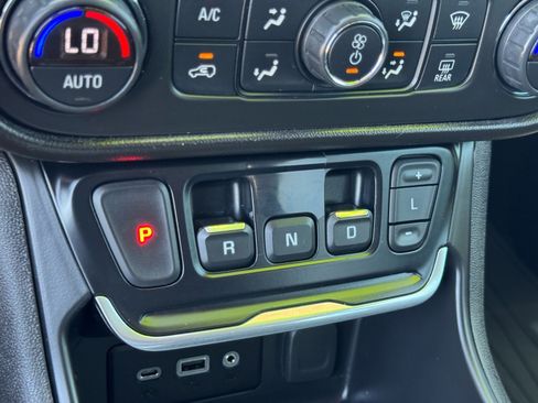 Used 2020 GMC Terrain SLE w/ Driver Convenience Package image 28