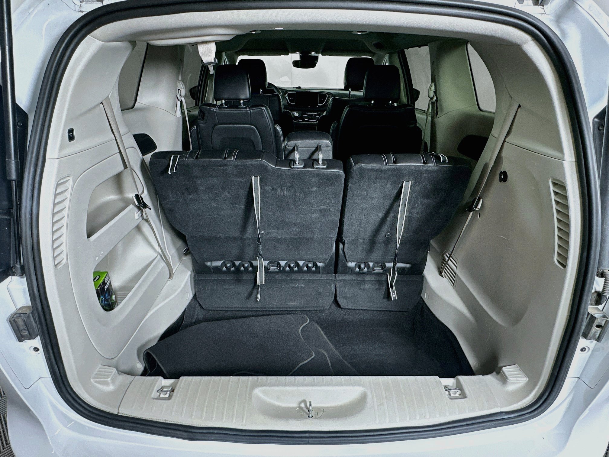 Used 2023 Chrysler Pacifica Touring-L FWD image 28