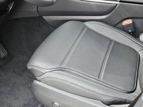 Used 2026 Mercedes-Benz GLC 300 image 4