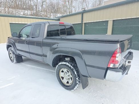 Used 2011 Toyota Tacoma 4x4 Access Cab V6 image 3