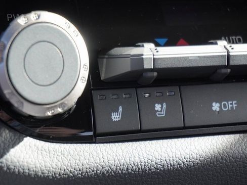 New 2025 Toyota Tundra Limited image 28