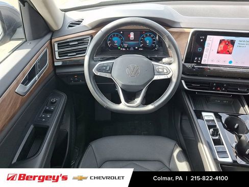 Used 2025 Volkswagen Atlas SE AWD/4WD image 16