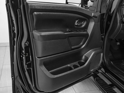 Used 2019 Nissan Titan SL w/ Midnight Edition image 40