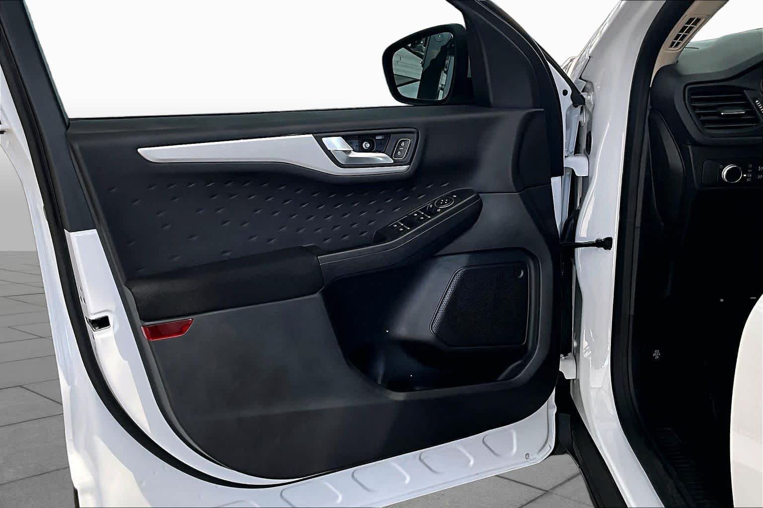 Used 2020 Ford Escape SE FWD image 22