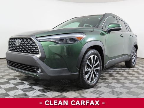 Used 2024 Toyota Corolla Cross XLE image 3