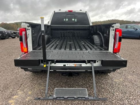 Used 2025 Ford F450 Platinum w/ FX4 Off-Road Package image 47