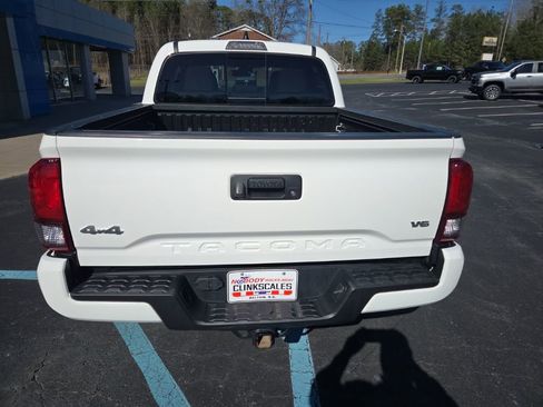 Used 2023 Toyota Tacoma SR5 w/ Technology Package image 7